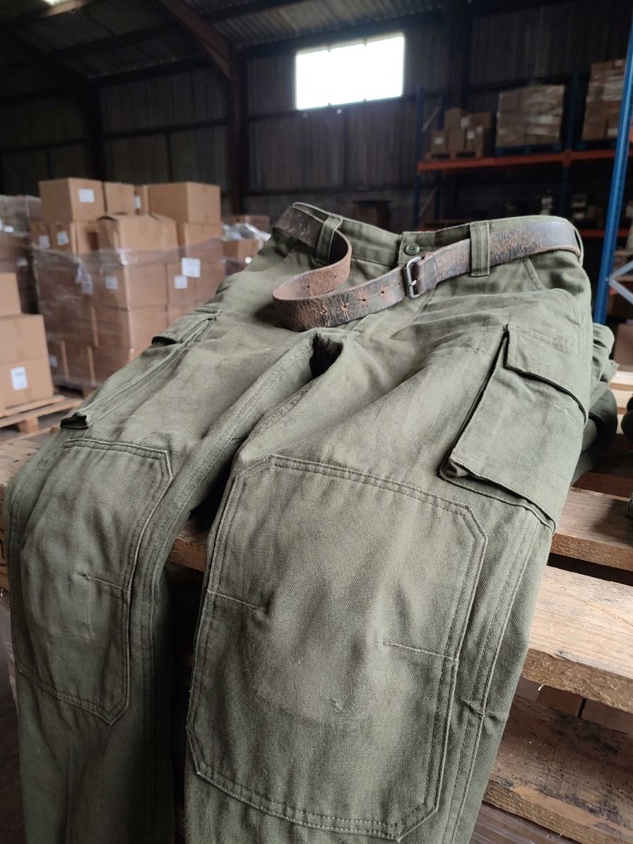 Combat trousers for warehouse workers