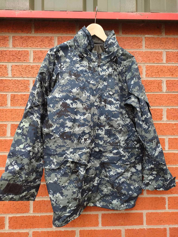 Like New US Navy Digital Camo ECWS Goretex Waterproof Parka