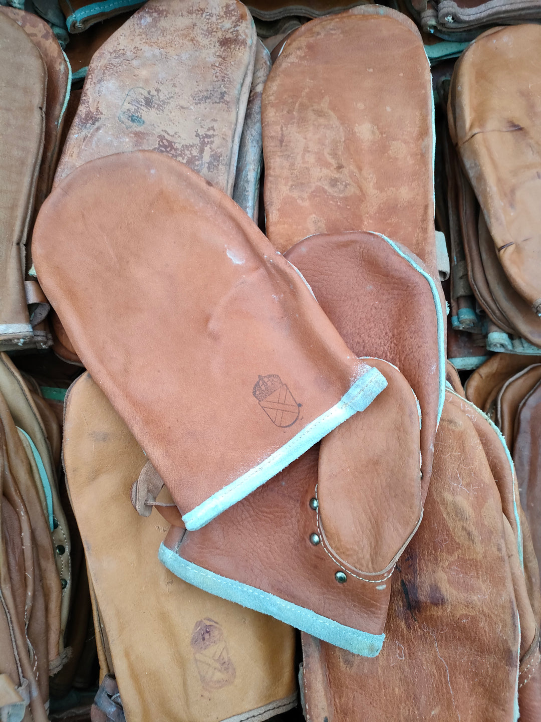 Swedish Brown Civil Defence Leather Mitts