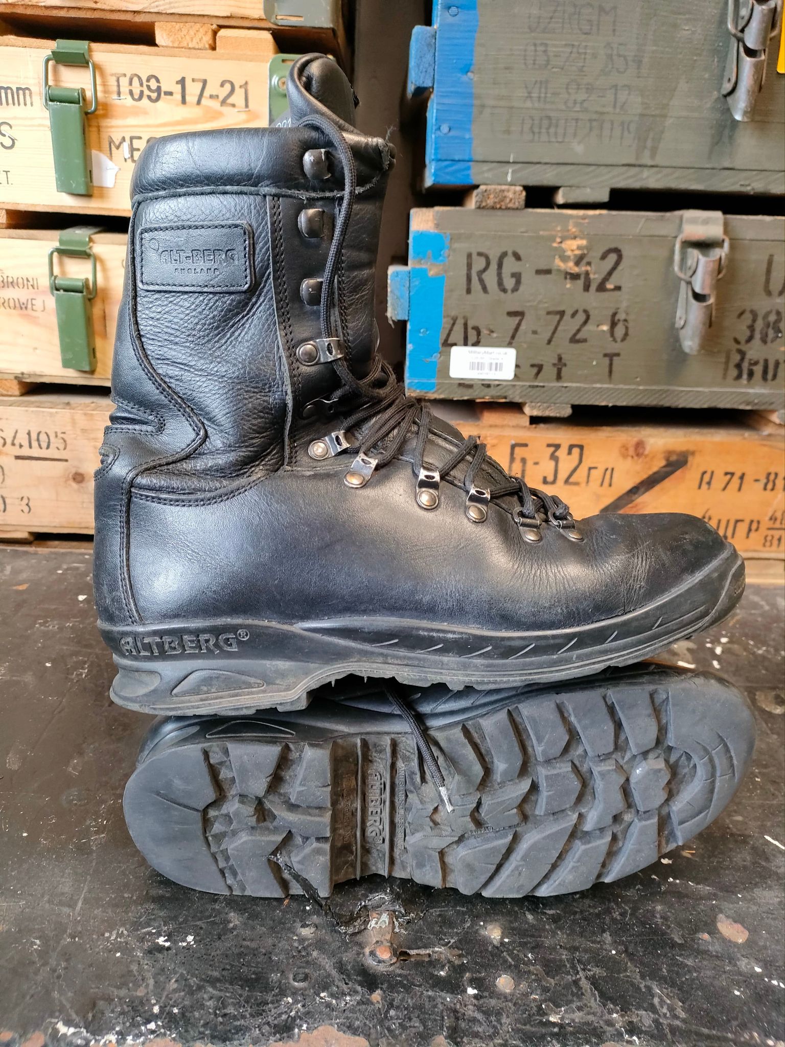 Altberg Field and Fell Ex Police Specialist Unit Boots – MilitaryMart