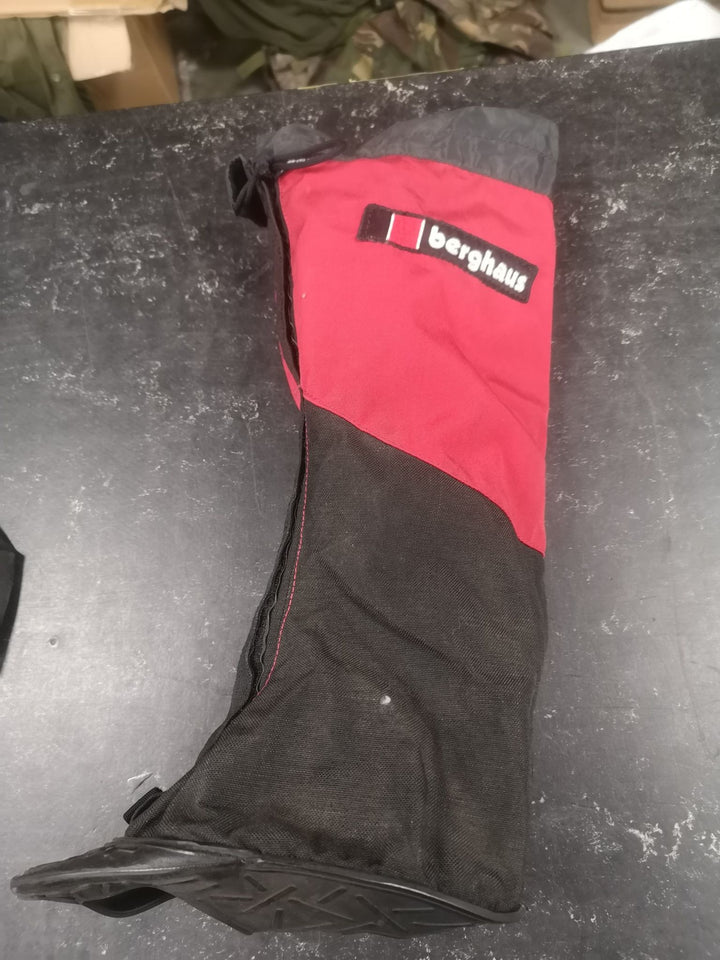 gaiters in red colour