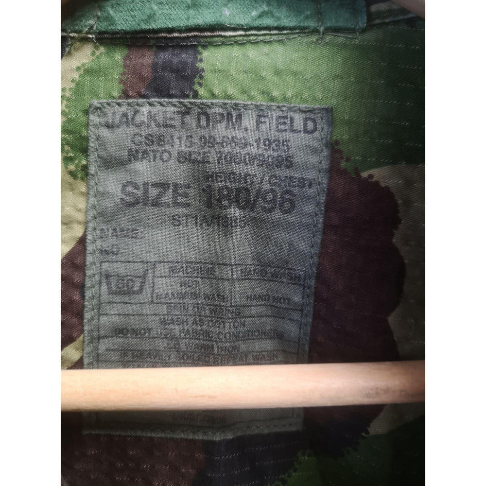 close up of interior label